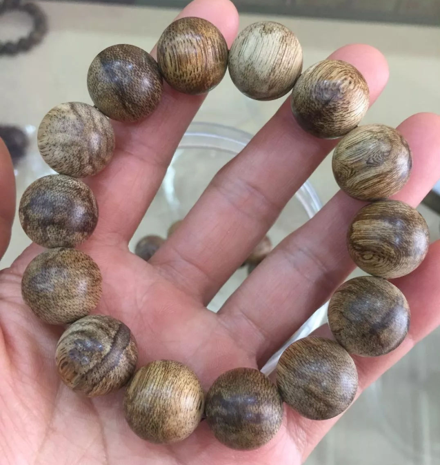 柬埔寨菩萨沉香的特点 柬埔寨菩萨沉香有什么特别的 柬埔寨菩萨沉香的特点 柬埔寨菩萨沉香有什么特别的