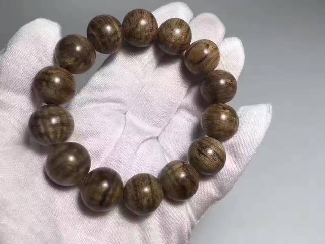 沉香手串好还是小叶紫檀好_两者区别 沉香手串好还是小叶紫檀好_两者区别