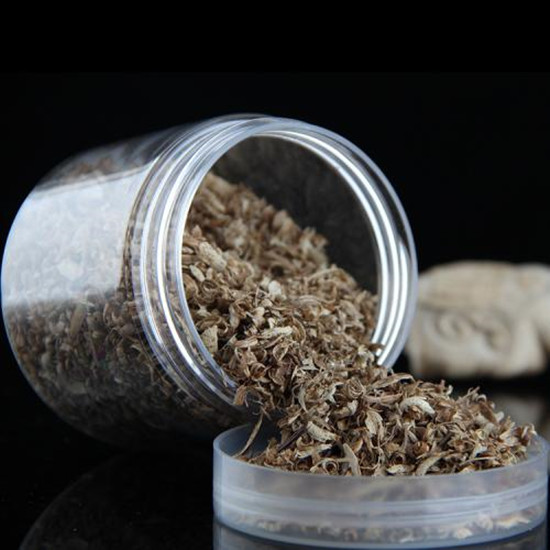 沉香泡水喝的作用与功效 沉香泡水喝的禁忌 沉香泡水喝的作用与功效 沉香泡水喝的禁忌