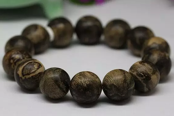 达拉干沉香功效与作用 达拉干沉香的特点。 达拉干沉香功效与作用 达拉干沉香的特点。