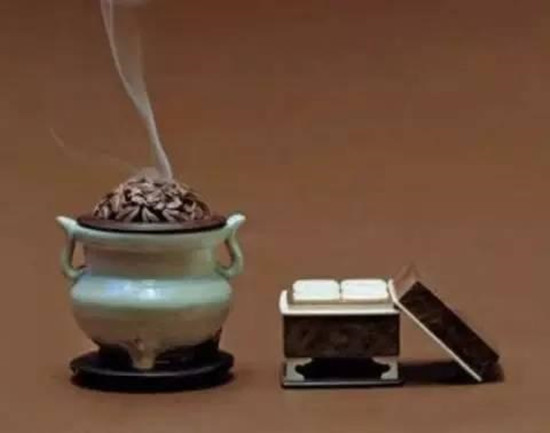 点沉香的功效与作用及禁忌 点沉香的好处 点沉香的功效与作用及禁忌 点沉香的好处