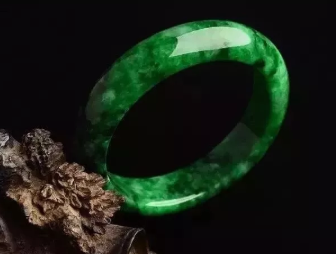 翡翠的颜色有哪些 翡翠颜色大全 翡翠的颜色有哪些 翡翠颜色大全