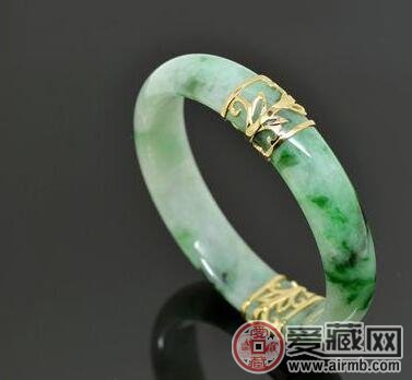 为什么行家就喜欢玩满裂的翡翠原石? 为什么行家就喜欢玩满裂的翡翠原石?