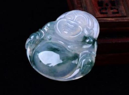 翡翠冰种飘花好吗 如何挑选翡翠冰种飘花 翡翠冰种飘花好吗 如何挑选翡翠冰种飘花