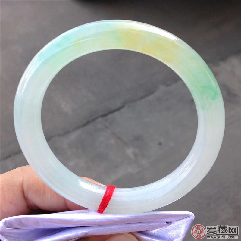 别致的黄加绿翡翠多少钱 别致的黄加绿翡翠多少钱