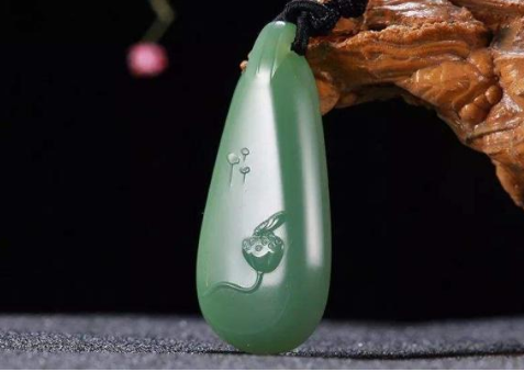 碧玉和翡翠哪个值钱 碧玉和翡翠哪个价格贵 碧玉和翡翠哪个值钱 碧玉和翡翠哪个价格贵