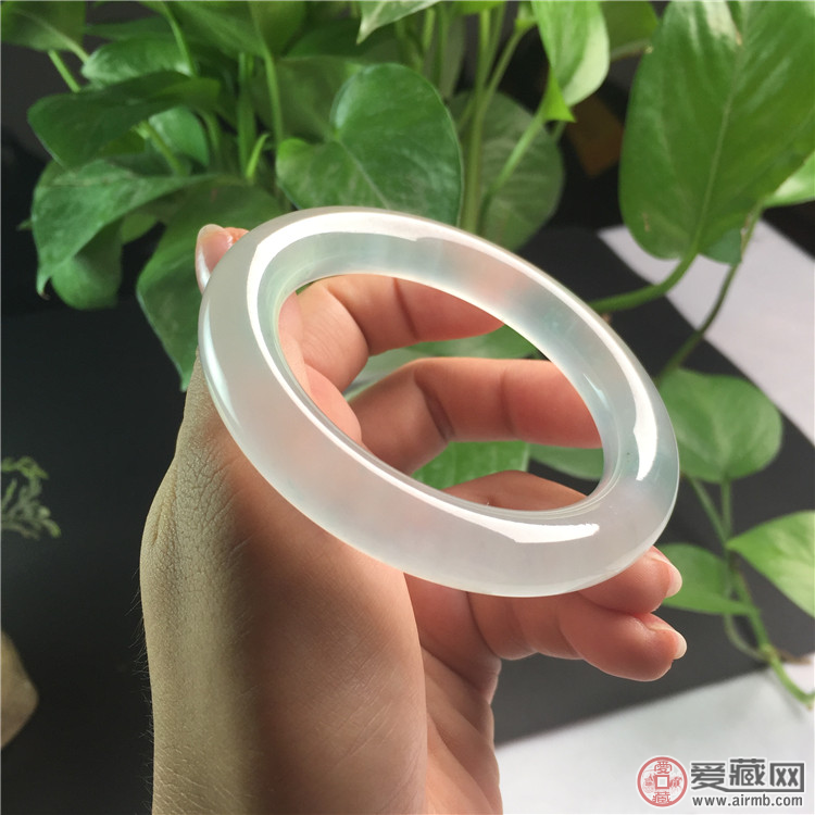 冰种有哪些功效?为何说戴冰种翡翠对人有益? 冰种有哪些功效?为何说戴冰种翡翠对人有益?