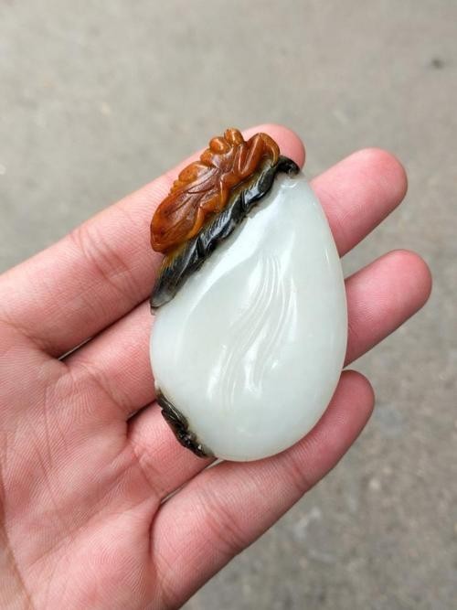 怎么鉴定玉石的真假 真的价格高吗 怎么鉴定玉石的真假 真的价格高吗
