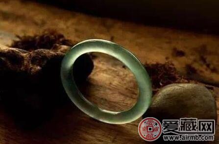 鉴定翡翠有哪些误区呢? 鉴定翡翠有哪些误区呢?