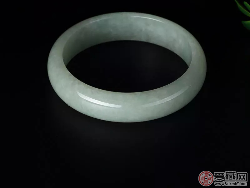 多种多样的翡翠首饰中豆种翡翠鉴定,你会吗? 多种多样的翡翠首饰中豆种翡翠鉴定,你会吗?