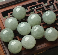 天然翡翠珠子价格 天然翡翠珠子一般多少钱 天然翡翠珠子价格 天然翡翠珠子一般多少钱