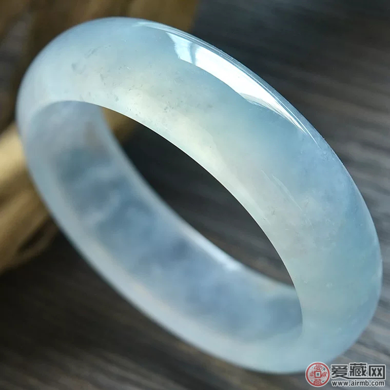 翡翠冰种和冰糯种的区别是什么 翡翠冰种和冰糯种的区别是什么
