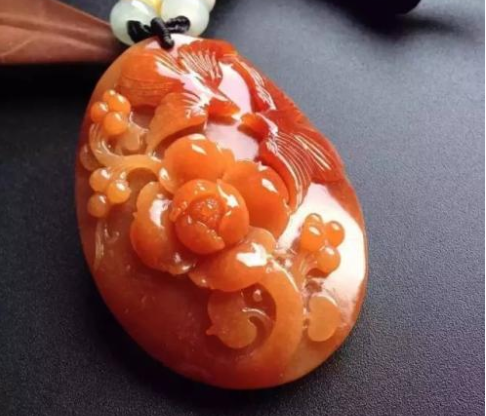 红色翡翠值钱吗 红色翡翠价格一般多少 红色翡翠值钱吗 红色翡翠价格一般多少
