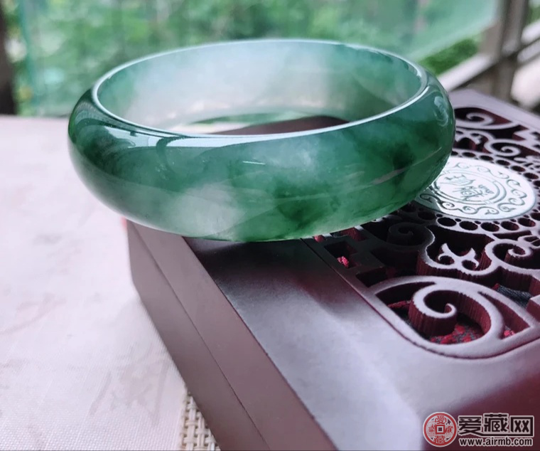 冰糯种翡翠的功效有哪些 冰糯种翡翠的功效有哪些