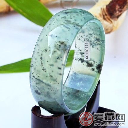 蓝田墨玉价格不高,为何还有神奇的保养功效? 蓝田墨玉价格不高,为何还有神奇的保养功效?