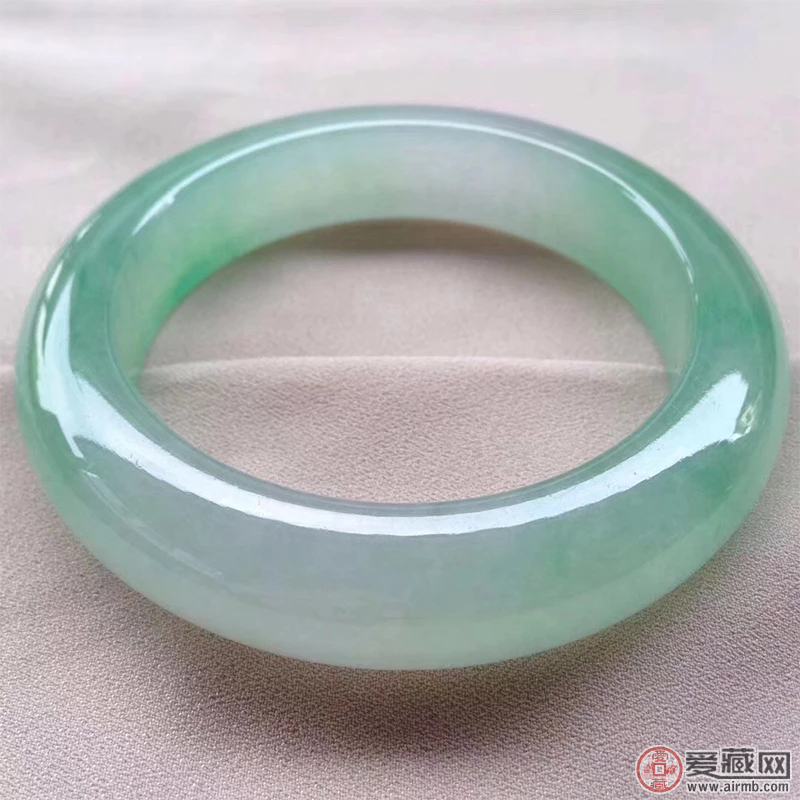 旅游景点卖的玻璃种翡翠价格贵吗?如何辨别 旅游景点卖的玻璃种翡翠价格贵吗?如何辨别