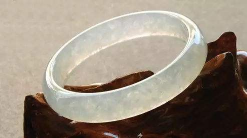 整个玉镯都是棉絮好吗 如何鉴别真伪 整个玉镯都是棉絮好吗 如何鉴别真伪