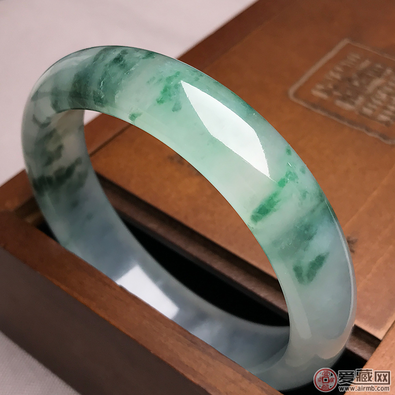 冰糯种翡翠价格贵吗?都有哪些方面决定? 冰糯种翡翠价格贵吗?都有哪些方面决定?