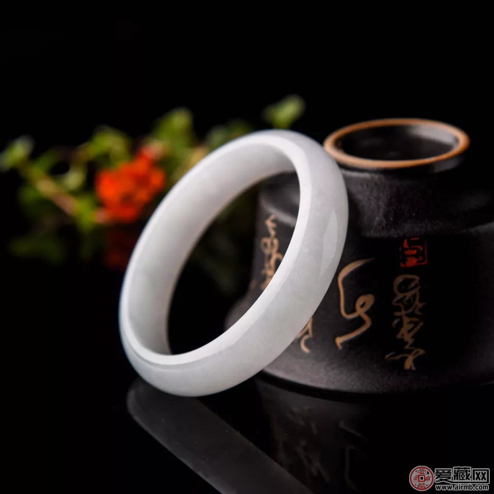 了解翡翠功效,让你对它爱不释手 了解翡翠功效,让你对它爱不释手