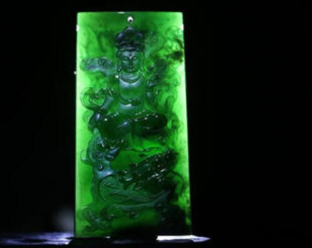 墨翠与墨玉的区别 详解二者区别 墨翠与墨玉的区别 详解二者区别