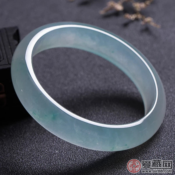 玻璃种翡翠的功效有哪些 玻璃种翡翠的功效有哪些