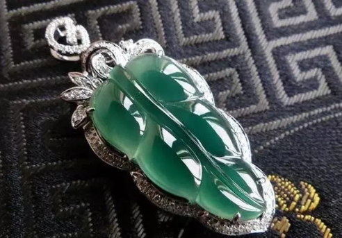 蓝水种翡翠好不好 蓝水种翡翠价格是多少 蓝水种翡翠好不好 蓝水种翡翠价格是多少