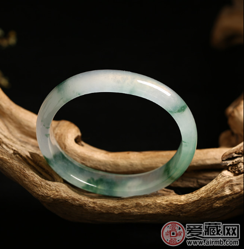 几招教你在云南买到好的翡翠,还不会被坑 几招教你在云南买到好的翡翠,还不会被坑