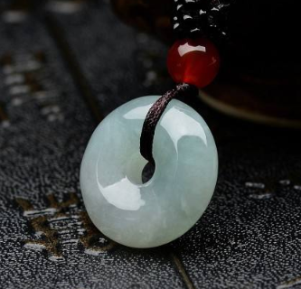 <u>鉴别翡翠</u>的真假小窍门 鉴别翡翠真假四个小窍门 鉴别翡翠的真假小窍门 鉴别翡翠真假四个小窍门