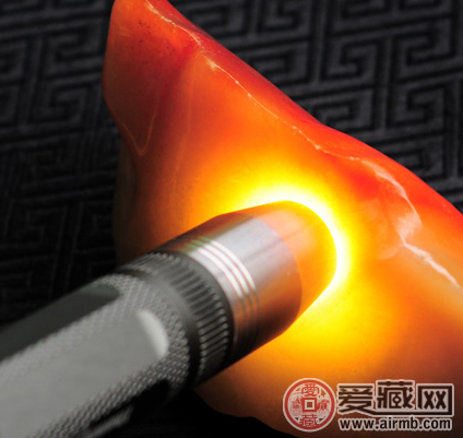 翡翠瑕疵的影响及常见瑕疵介绍 翡翠瑕疵的影响及常见瑕疵介绍