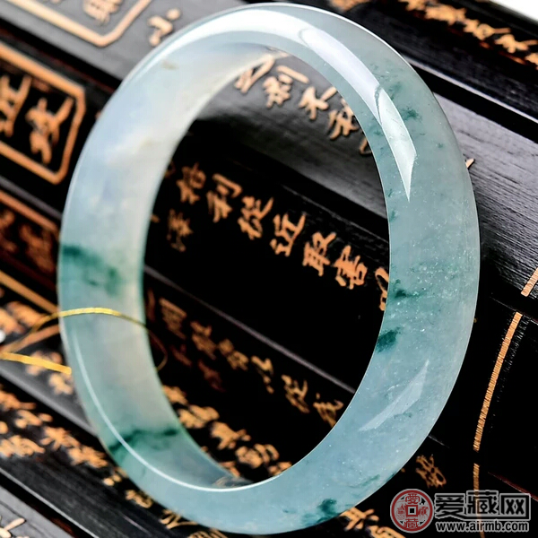 掌握翡翠保养方法,让你的翡翠越发漂亮 掌握翡翠保养方法,让你的翡翠越发漂亮