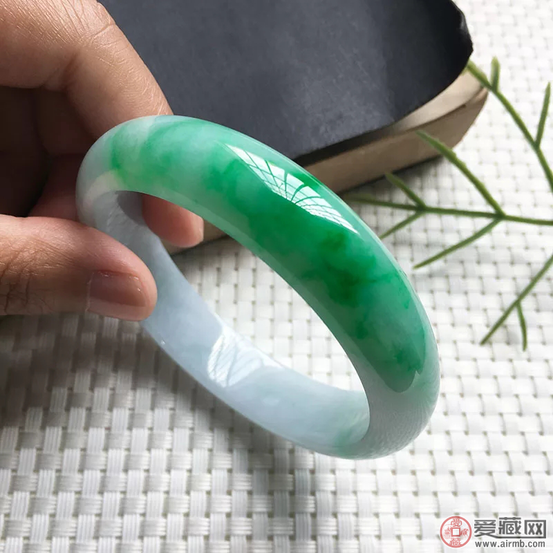 翡翠手镯戴进去取不下来怎么办? 翡翠手镯戴进去取不下来怎么办?