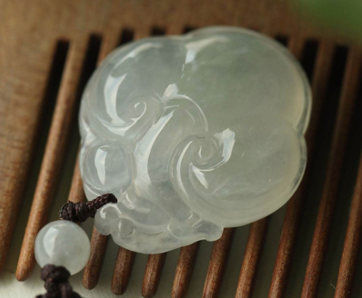 翡翠怎样鉴别真假 翡翠造假方式以及鉴别方法 翡翠怎样鉴别真假 翡翠造假方式以及鉴别方法