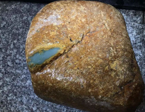 怎么挑选翡翠原石 新手挑选翡翠原石的2个方法 怎么挑选翡翠原石 新手挑选翡翠原石的2个方法