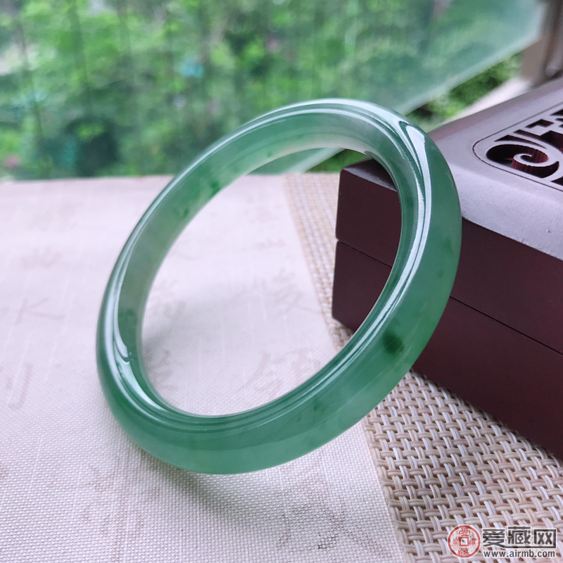 在云南旅游景区买翡翠靠谱吗? 在云南旅游景区买翡翠靠谱吗?