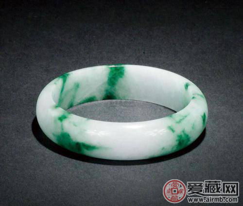 想要购买豆种翡翠,要先学会豆种翡翠真假鉴别 想要购买豆种翡翠,要先学会豆种翡翠真假鉴别