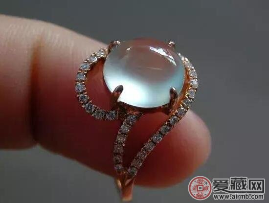 为什么玻璃种翡翠价格高昂? 为什么玻璃种翡翠价格高昂?