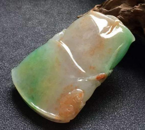 三色翡翠挂件多少钱 三色翡翠挂件图片及价格 三色翡翠挂件多少钱 三色翡翠挂件图片及价格