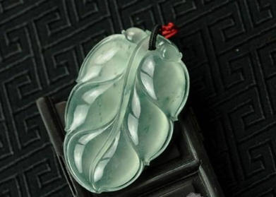 绿翡翠吊坠多少钱 绿翡翠吊坠搭配什么颜色的挂绳 绿翡翠吊坠多少钱 绿翡翠吊坠搭配什么颜色的挂绳