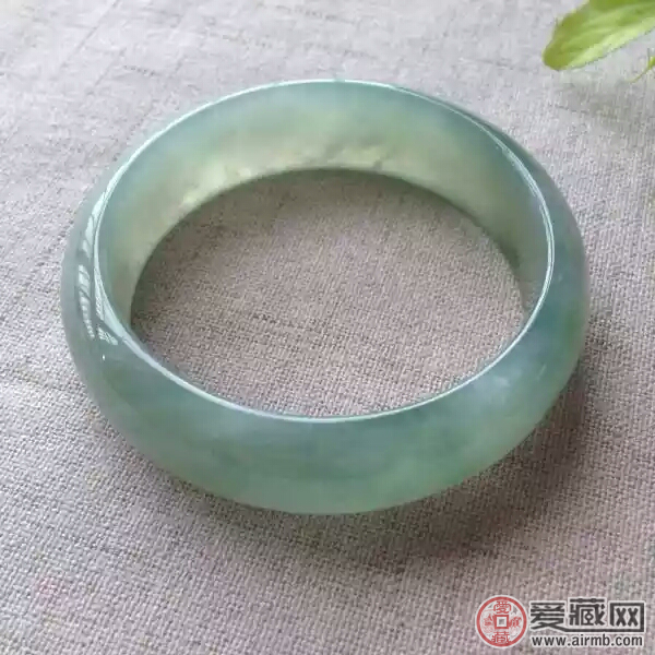 辨别玻璃种翡翠好坏,学会这几招轻松搞定 辨别玻璃种翡翠好坏,学会这几招轻松搞定