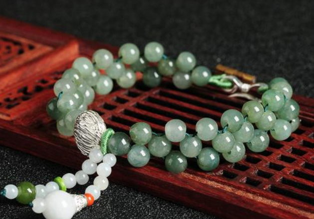 天然翡翠珠子价格 天然翡翠珠子一般多少钱 天然翡翠珠子价格 天然翡翠珠子一般多少钱