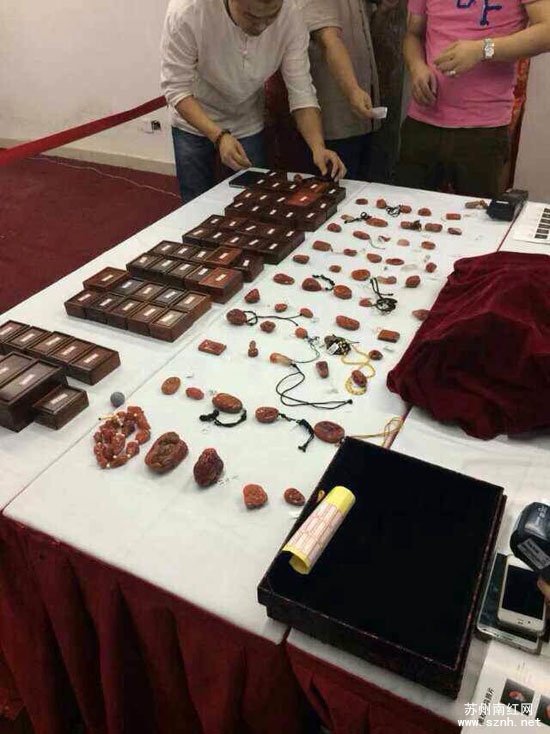 首届苏州名家南红精品无底价拍卖会“南红盛会 锤定乾坤”圆满成功 首届苏州名家南红精品无底价拍卖会“南红盛会 锤定乾坤”圆满成功