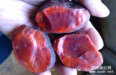 色差一分价差十倍 纯色南红玛瑙价格最高 色差一分价差十倍 纯色南红玛瑙价格最高