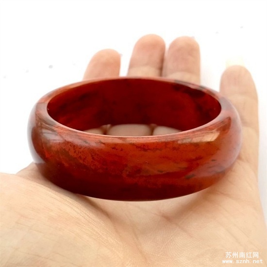 怎样挑选南红玛瑙手镯的颜色品种? 怎样挑选南红玛瑙手镯的颜色品种?
