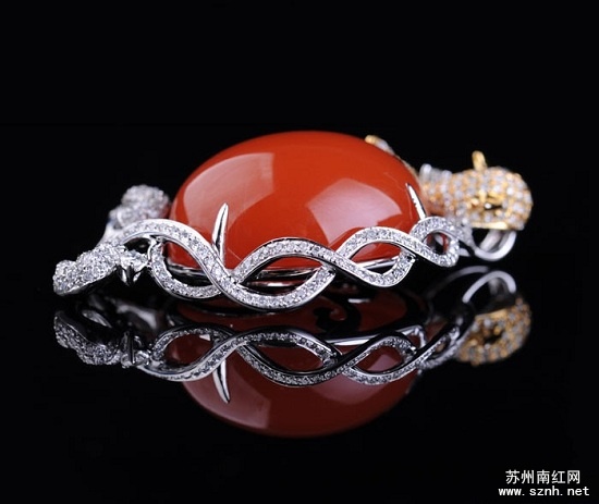 没看错!高大上的镶嵌式南红吊坠,就得这么挑。 没看错!高大上的镶嵌式南红吊坠,就得这么挑。