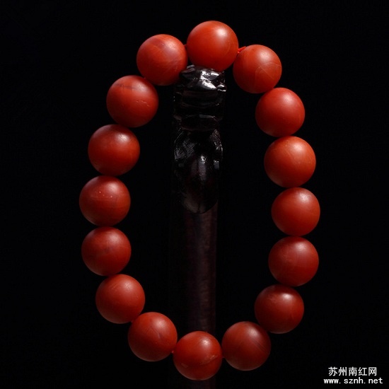 男士如何选择合适尺寸的南红手串 男士如何选择合适尺寸的南红手串