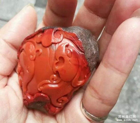 南红玛瑙包浆原石雕件为何大受欢迎? 南红玛瑙包浆原石雕件为何大受欢迎?