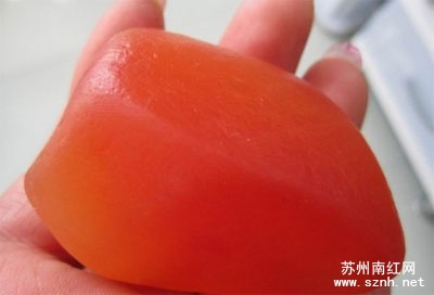 金丝玉与南红玛瑙如何鉴别?