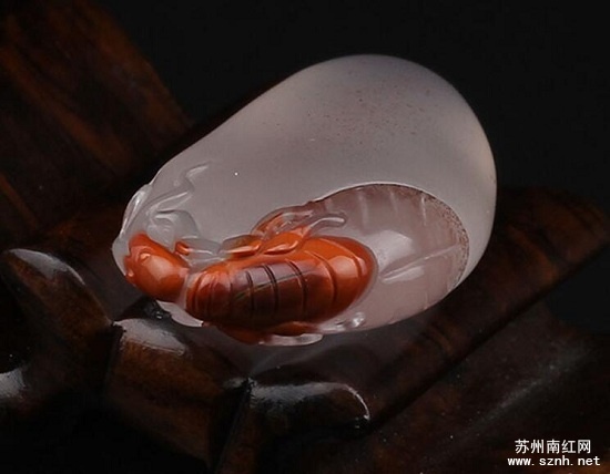 别看南红蚂蚁小,也并非谁都能“驾驭”得了。 别看南红蚂蚁小,也并非谁都能“驾驭”得了。