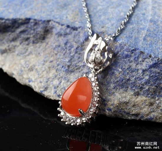 南红玛瑙水滴挂件的文化寓意 南红玛瑙水滴挂件的文化寓意