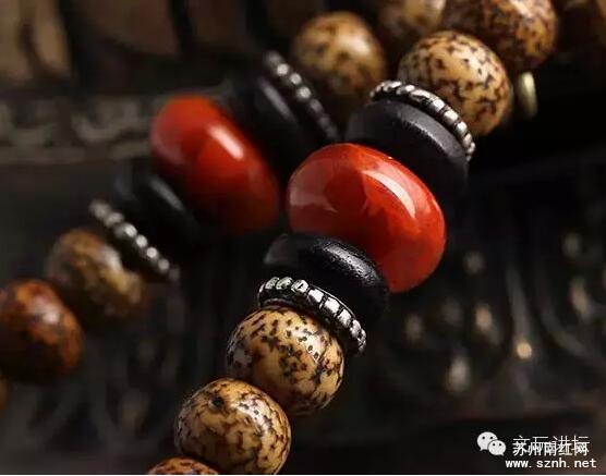 南红星月菩提手串,就该这样保养! 南红星月菩提手串,就该这样保养!
